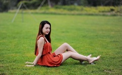 女生太美迫喝泥水